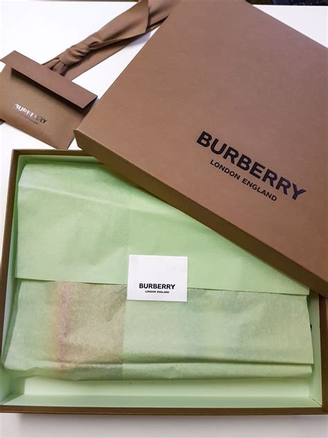 burberry scarf packaging